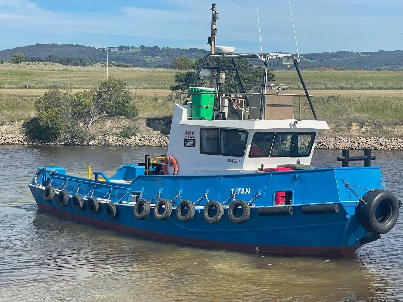 15m Twin Screw 2B Steel Tug — image 1