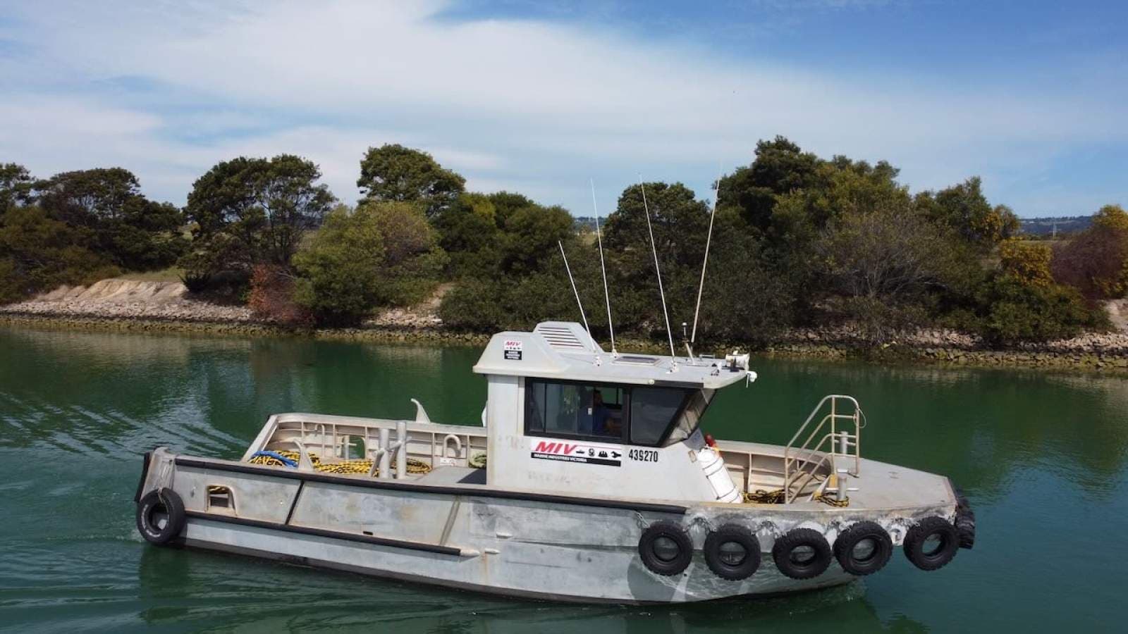 Twin Screw 2C Work Boat — image 1